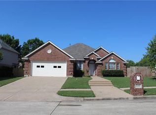 2311 Field Ln, Mansfield, TX 76063
