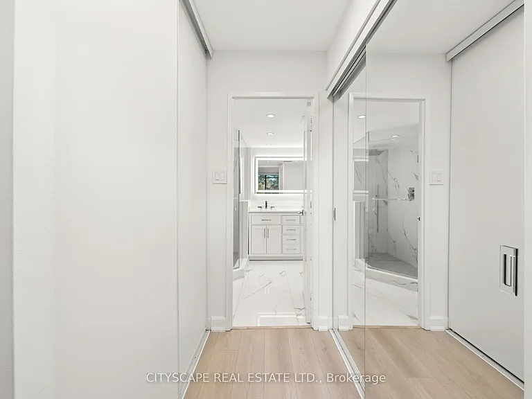 7460 Bathurst St #209 — Photo 19