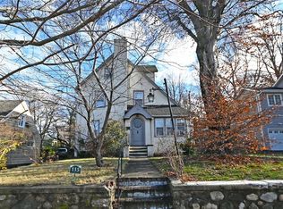 115 Hampshire Rd, Great Neck, NY 11023