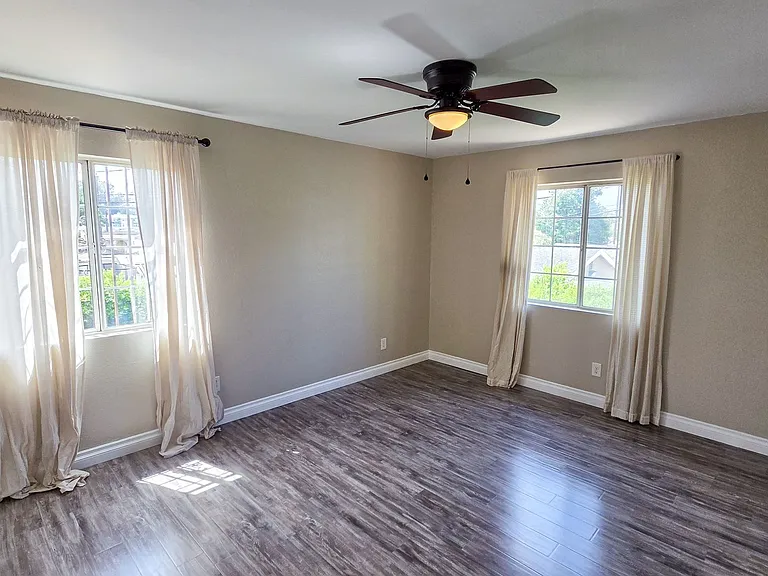 4735 Myrtle St — Photo 27