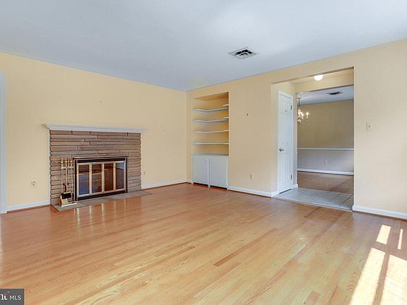 3rd image of 6626 Schurtz St
