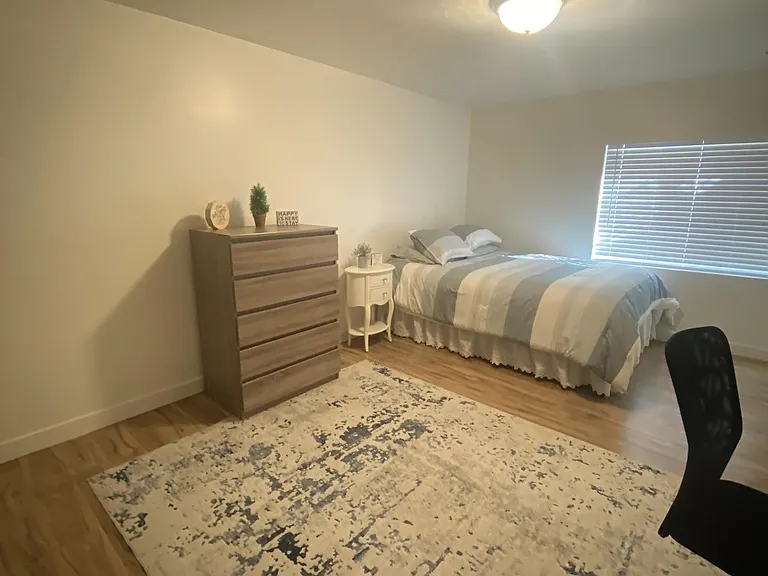 4624 N Festival Way — Photo 2