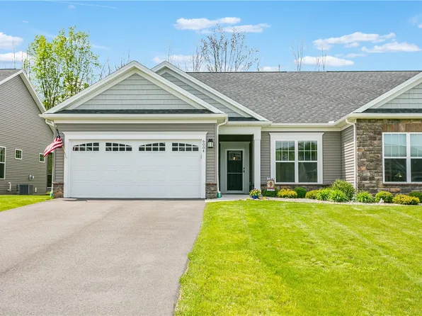 6004 Redfield Dr, Farmington, NY 14425