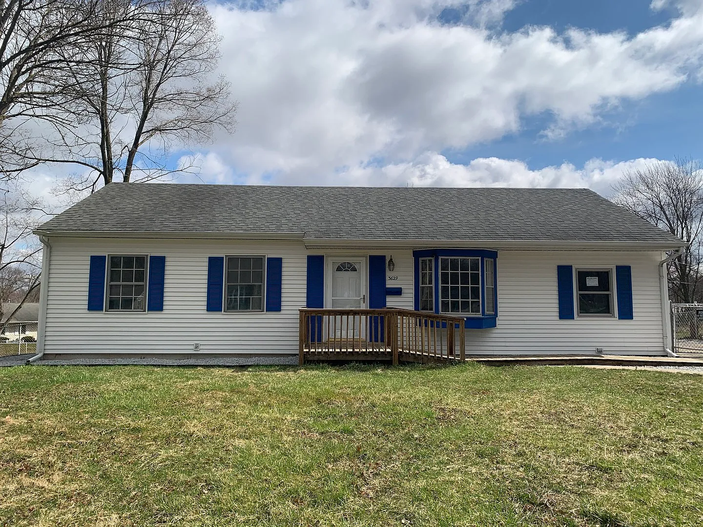 3629 John St photo 1
