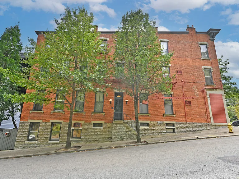 945 Parkside Pl #2 — Photo 2