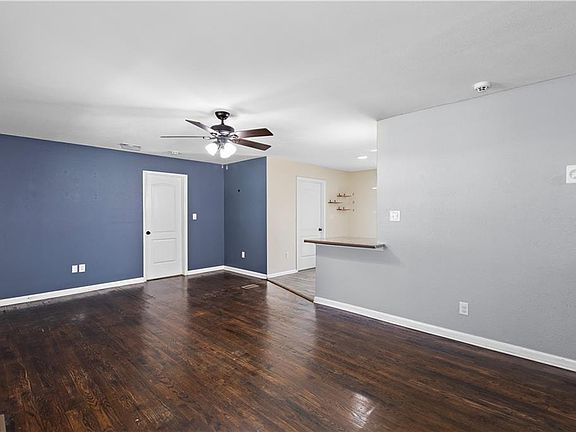 3rd image of 5048 Townpoint Rd