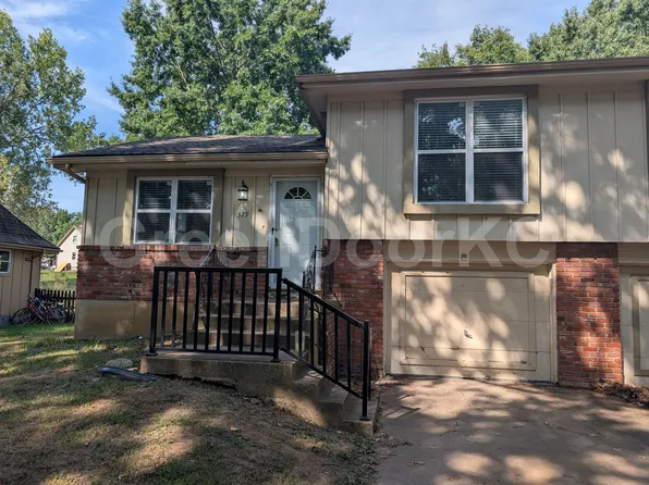 329 S Cardinal Dr, Olathe, KS