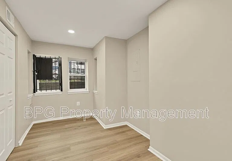 1033 5th St NE #BASEMENT — Photo 17