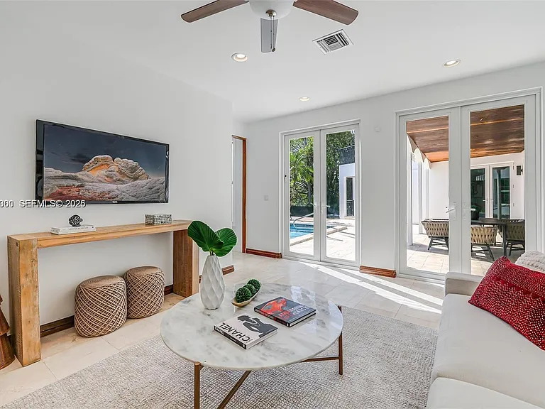 184 Paloma Dr — Photo 4
