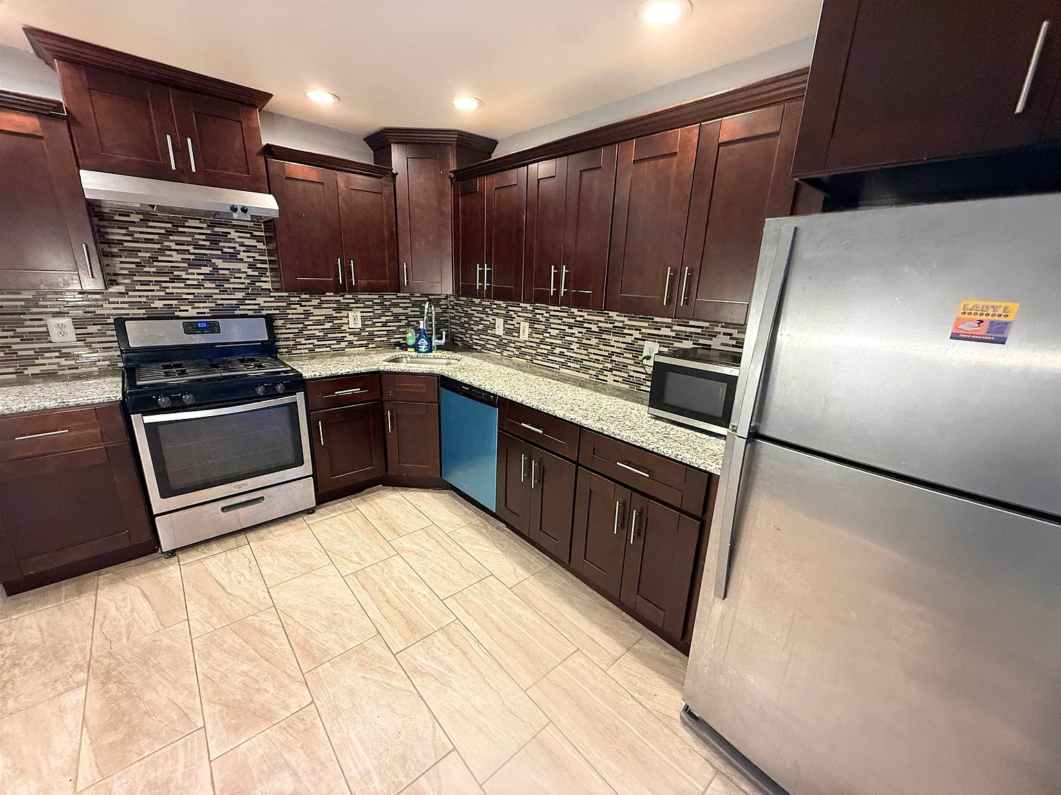 2 bed, 2.5 bath, 1286 sqft, $3,000 — Photo 3