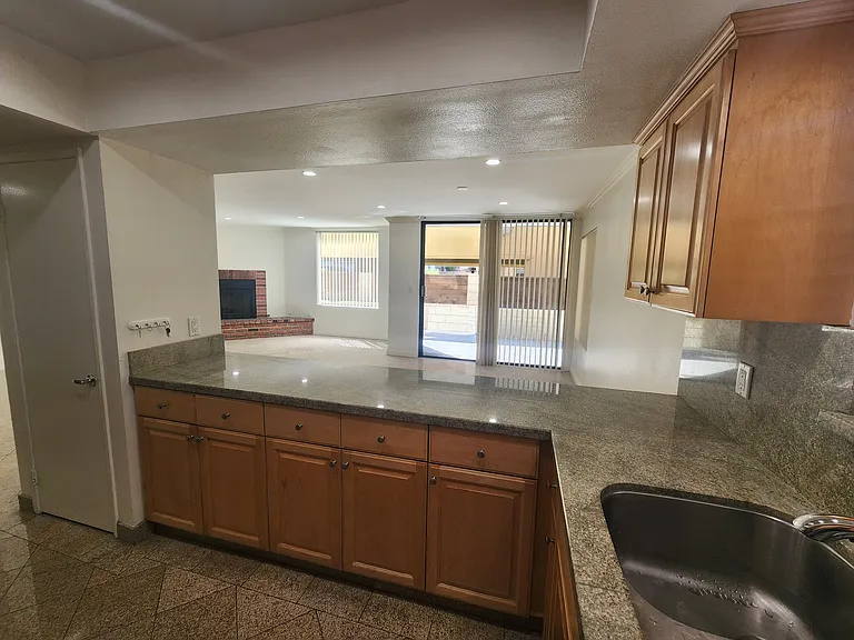 626 N Isabel St #202 — Photo 20