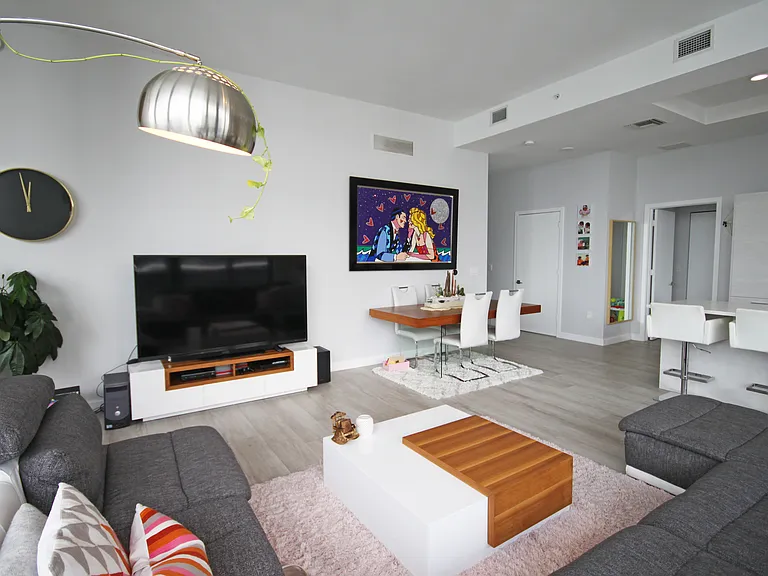45 SW 9th St #4608 — Photo 13