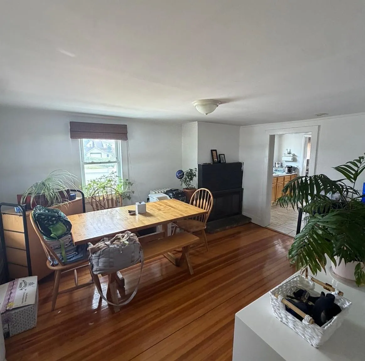 3 bed, 1.0 bath, 1100 sqft, $3,400 — Photo 1
