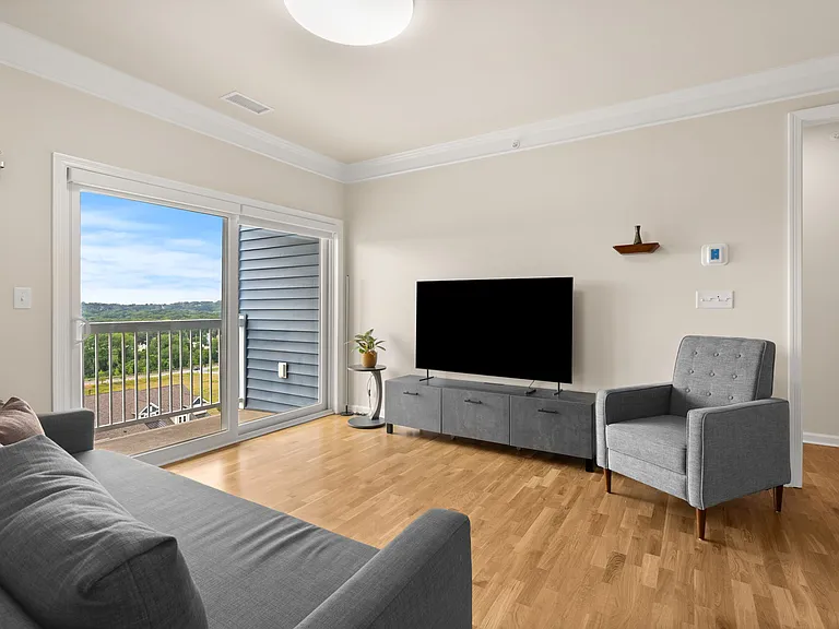 4 Stratton Dr #408 — Photo 8