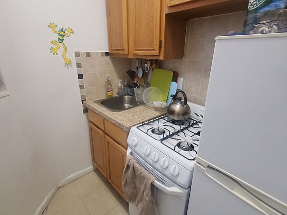 2nd image of 624 E 11th St #6AD