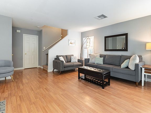 4th image of 10254 Martinsburg Ct