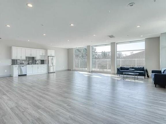 4th image of 9015 120th St #403