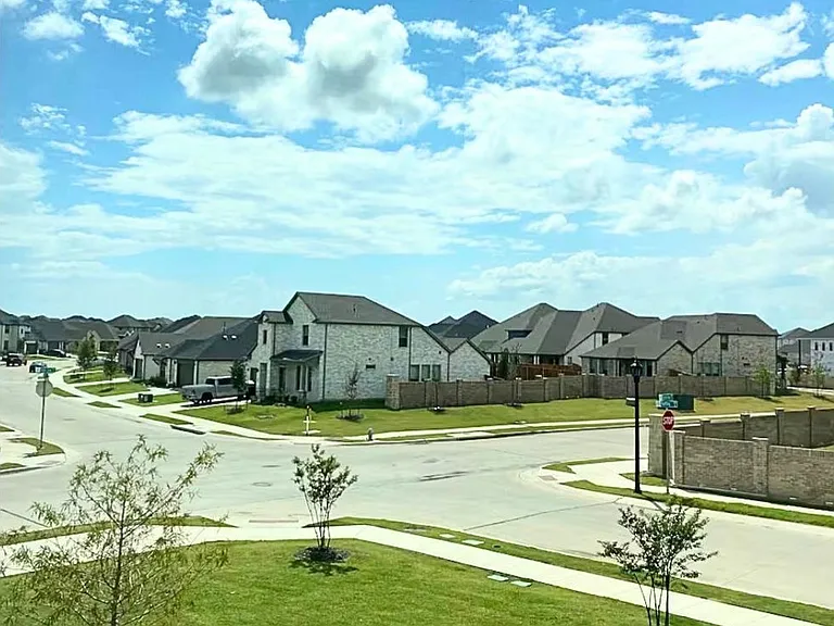 411 Bertney Dr — Photo 18