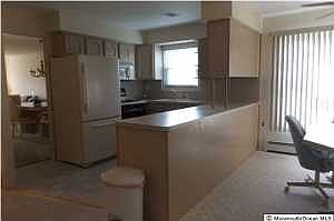 4th image of 1 Freeport Ct