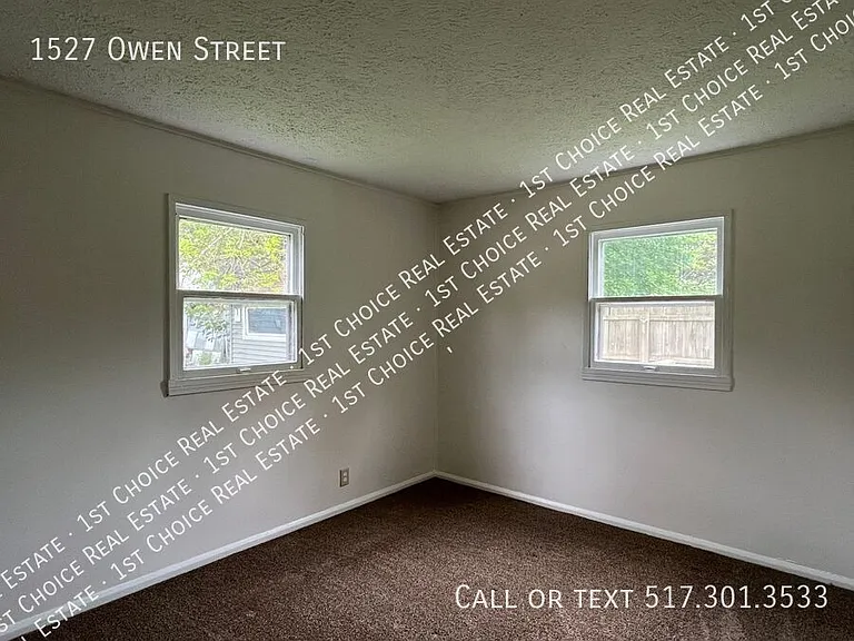 1527 Owen St — Photo 6