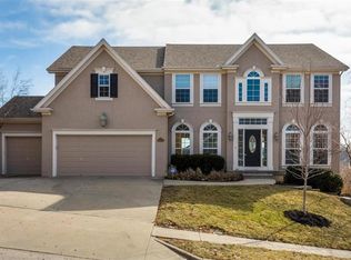 10205 Magnolia Ln, Parkville, MO 64152