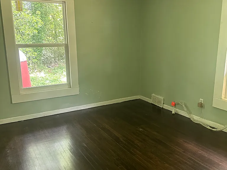 3220 Memorial Dr — Photo 5