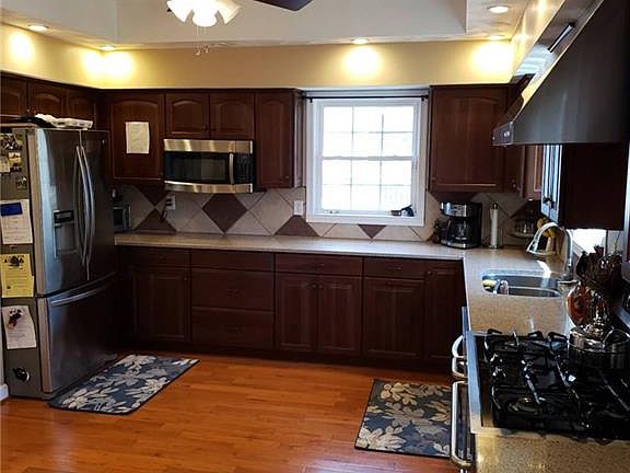 3rd image of 9510 Densmore Pl
