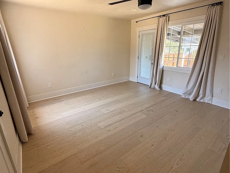 2255 W 29th St — Photo 15