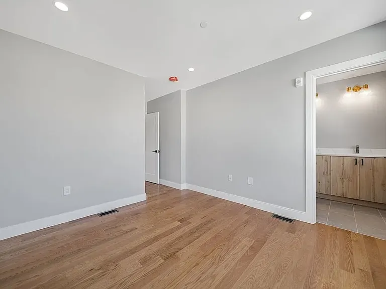 86 Blossom St #2 — Photo 8