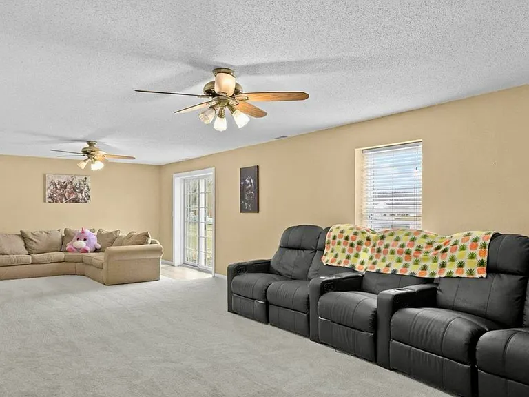 2621 Lake Lucerne Dr — Photo 37