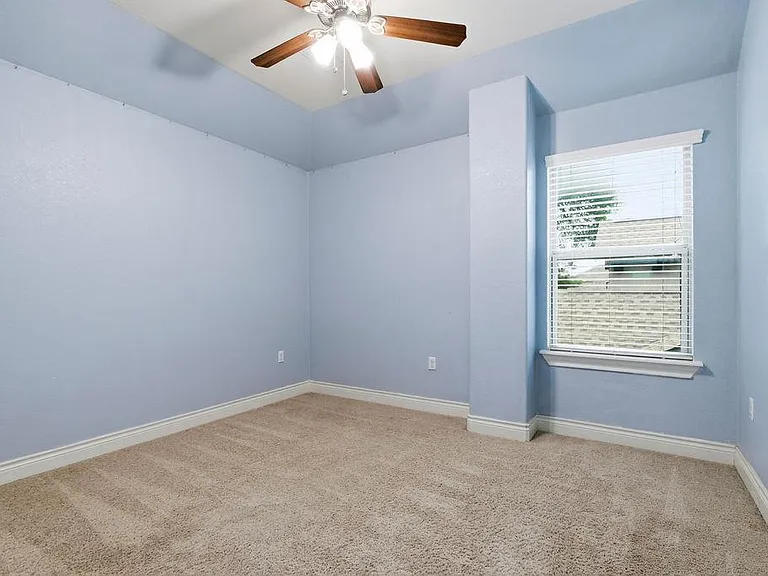 15004 Iveans Way — Photo 32
