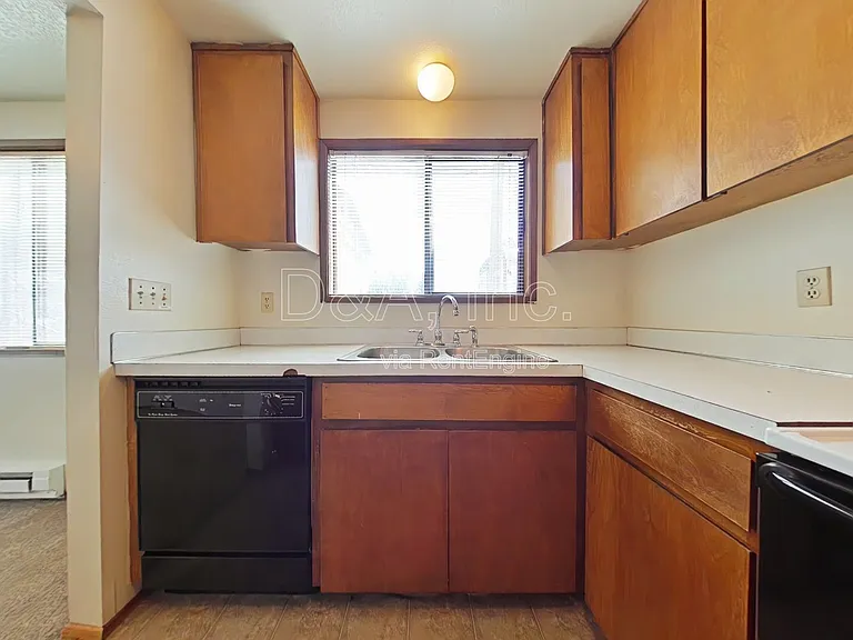 2525 NW Grant Ave — Photo 4