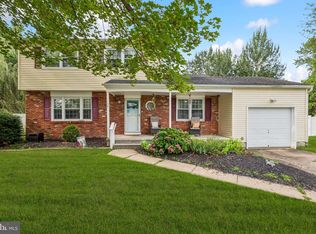 14 Lakeview Dr, Waterford Works, NJ 08089