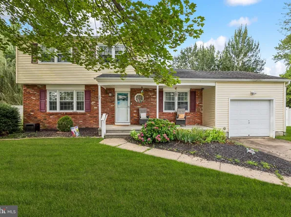 14 Lakeview Dr, Waterford Works, NJ 08089