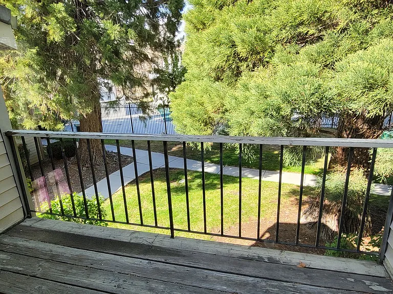 2367 Roundhouse Rd — Photo 4