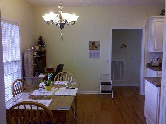 3rd image of 3910 Hilltop Dr
