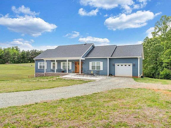 3rd image of 131 Belvior Cir