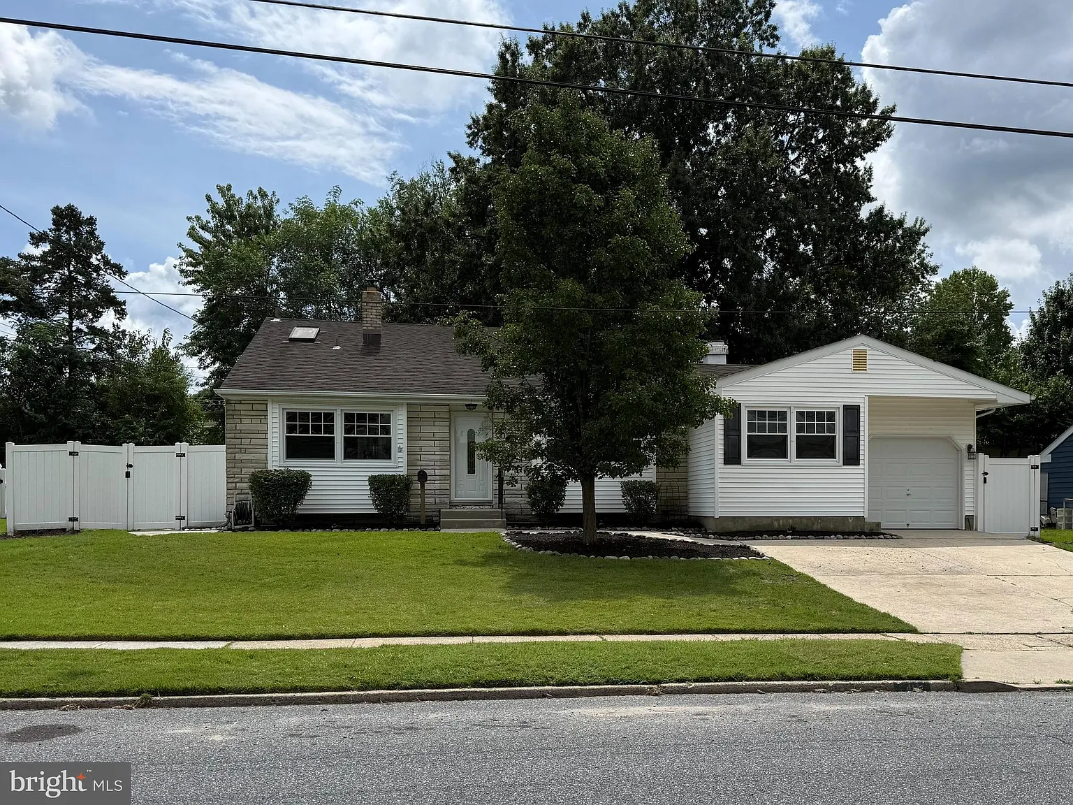 4 bed, 2038 sqft, $2,800 — Photo 1