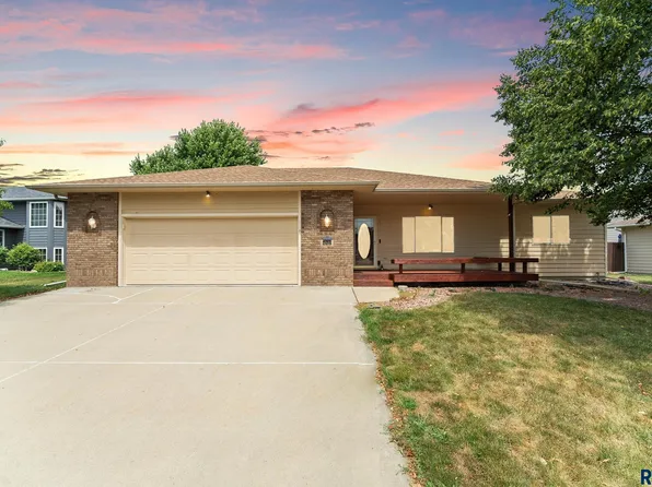 204 W Hackberry St, Brandon, SD 57005