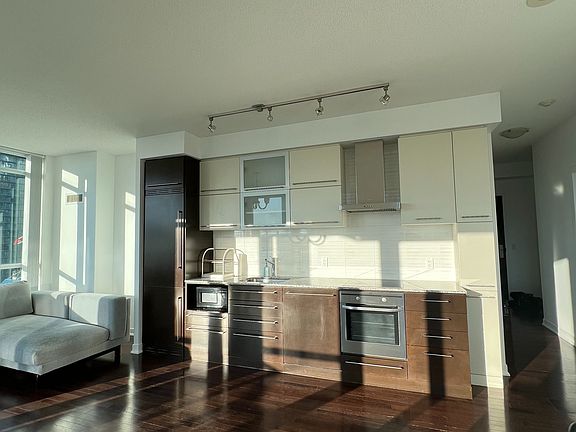 3rd image of 770 Bay St #2401