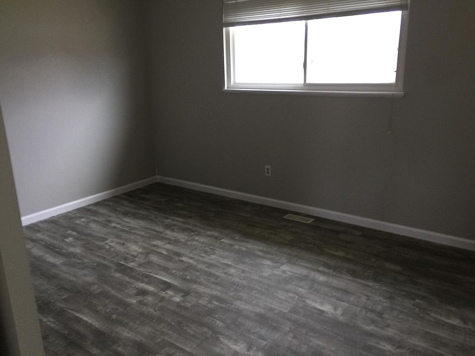 1st image of 2565 S Park Ln