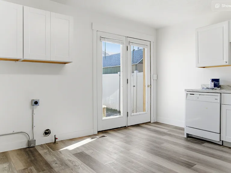472 E Center St — Photo 5