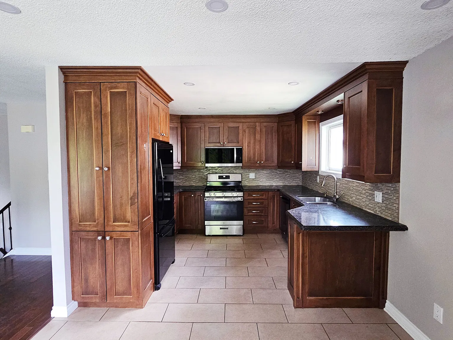 4 bed, $3,800 — Photo 4