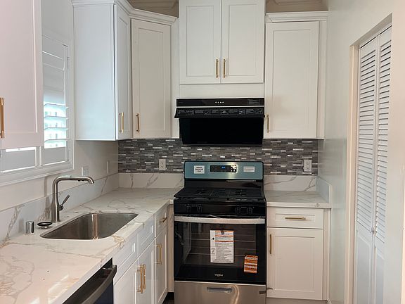 5th image of 430 W Marshall St #B