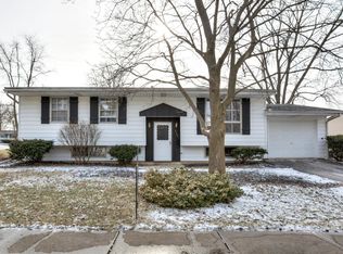 1707 Arrowhead Dr, Bloomington, IL