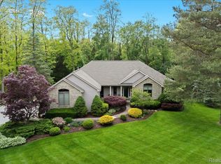 7711 Hunters Point, Brighton, MI 48116