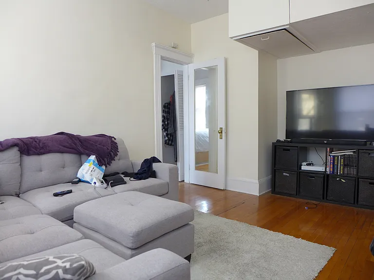 145 Sutherland Rd — Photo 7