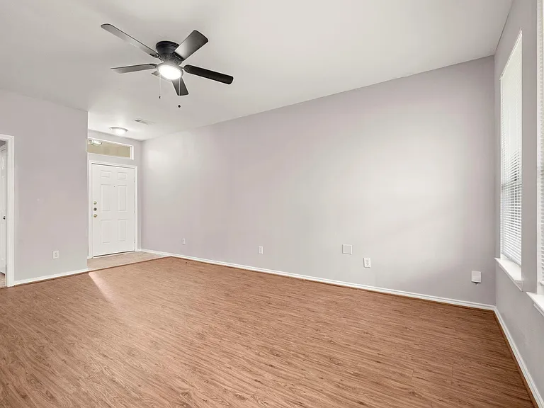 16546 Pentonshire Ln — Photo 8