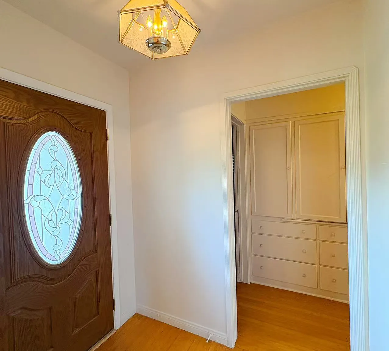 4 bed, 2160 sqft, $5,900 — Photo 2