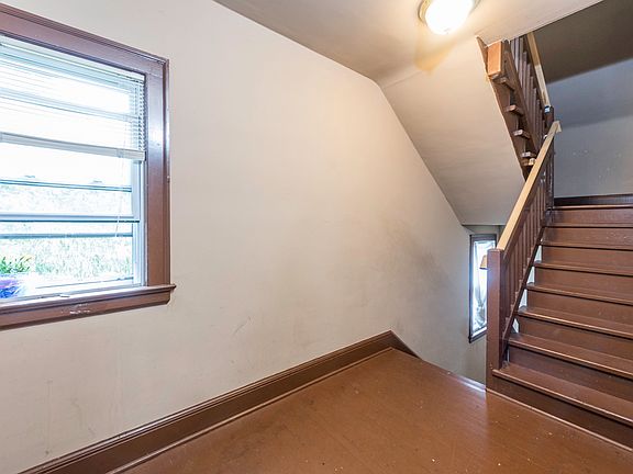 4th image of 419 Hickory St #2